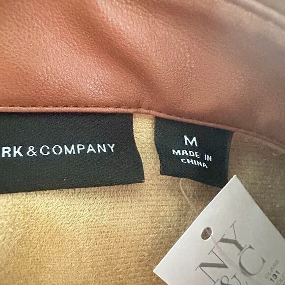 New York & Company Vegan Faux Leather Top Brown Button Sleeveless Size Medium M - Picture 5 of 7